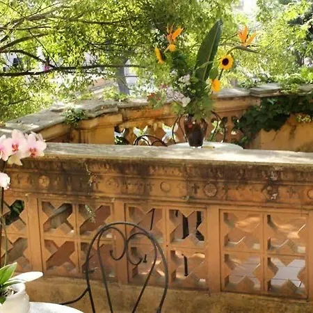 玫瑰别墅酒店 3*