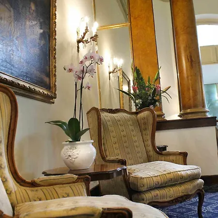 玫瑰别墅酒店 3*