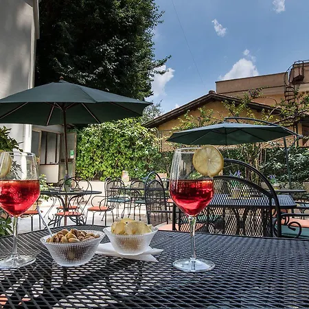 玫瑰别墅酒店 3*