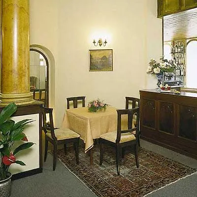 Delle Rose 3* רומא
