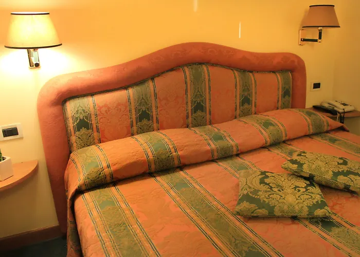 玫瑰别墅酒店 3*