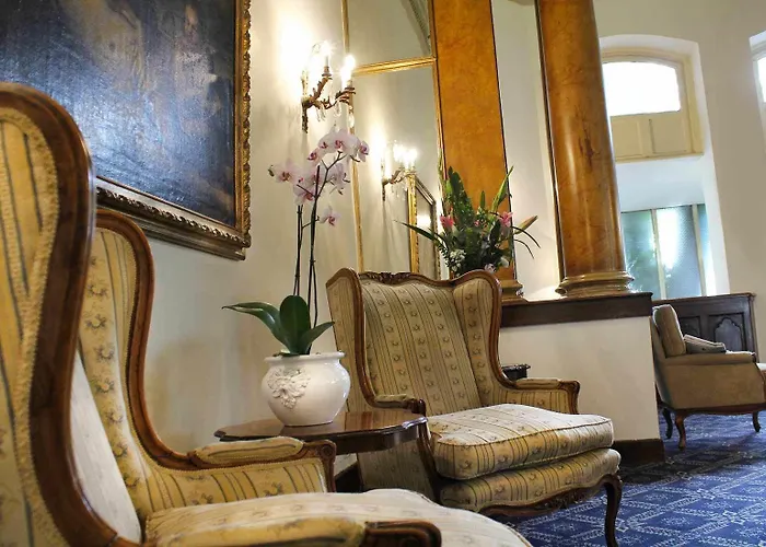 玫瑰别墅酒店 3*