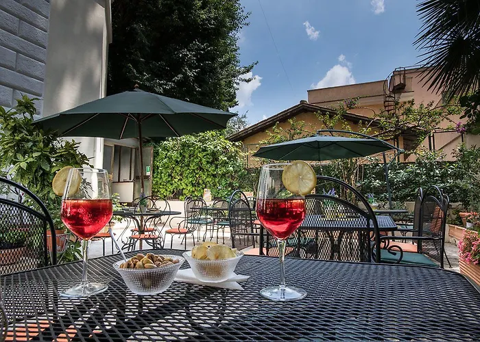 玫瑰别墅酒店 3*