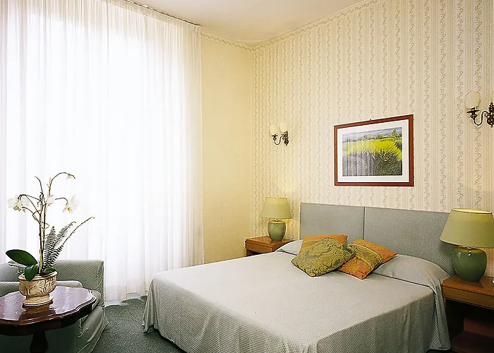 玫瑰别墅酒店 3*