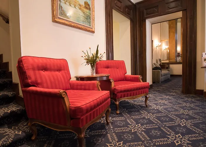 玫瑰别墅酒店 3*